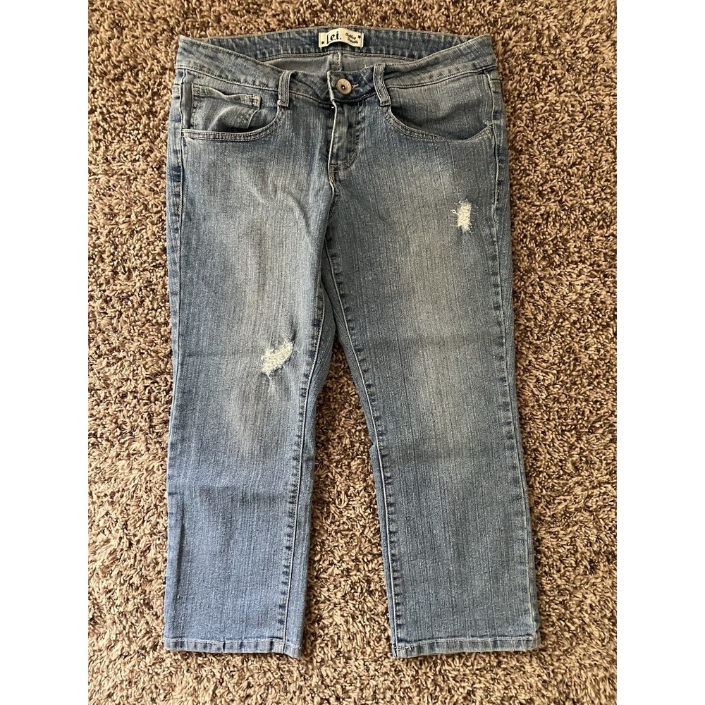 L.E.I. Ashley Trouble Capri Jeans